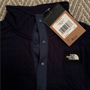 NWT Boys The North Face 3/4 button up quilted top. Navy size youth large (12)